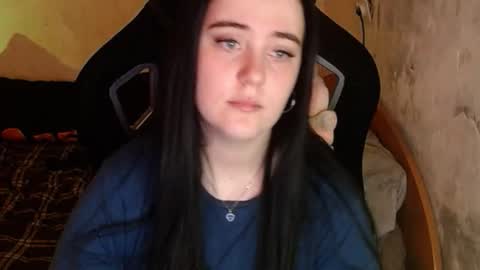 Snapshot of your_8a8y chatting on 12.04.25 your_8a8y online show from 12.04.25