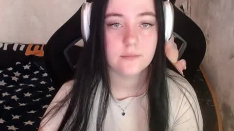 Snapshot of your_8a8y chatting on 12.17.25 your_8a8y online show from 12.17.25