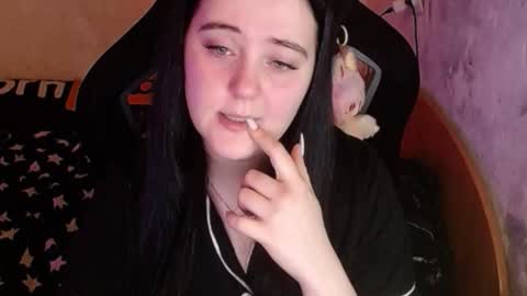 Snapshot of your_8a8y chatting on 12.18.25 your_8a8y online show from 12.18.25