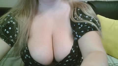 Snapshot of your__maria chatting on 01.06.26 Maria Love online show from 01.06.26