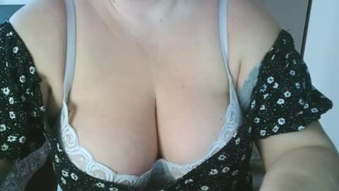 Snapshot of your__maria chatting on 01.09.26 Maria Love online show from 01.09.26