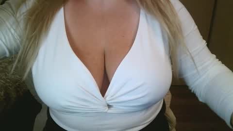 Snapshot of your__maria chatting on 02.03.26 Maria Love online show from 02.03.26