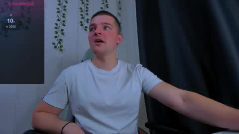 Snapshot of your_claddagh chatting on 11.30.25 your_claddagh online show from 11.30.25