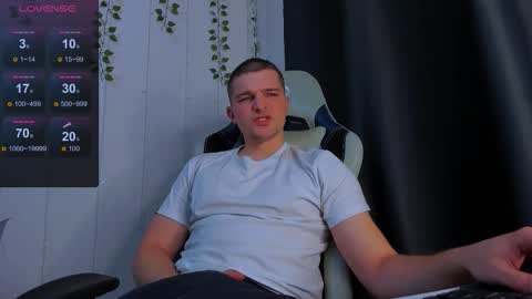 Snapshot of your_claddagh chatting on 12.01.25 your_claddagh online show from 12.01.25