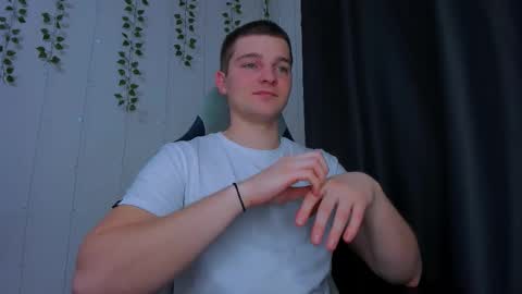 Snapshot of your_claddagh chatting on 12.16.25 your_claddagh online show from 12.16.25