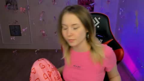 Snapshot of your_ella chatting on 04.13.26 Ella online show from 04.13.26