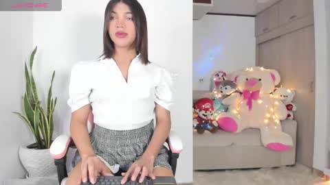 Snapshot of your_favorite_doll_ chatting on 09.11.25 Eliza online show from 09.11.25