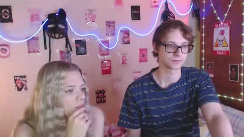 Snapshot of your_horny_friends chatting on 09.19.25 Your Horny Friends online show from 09.19.25