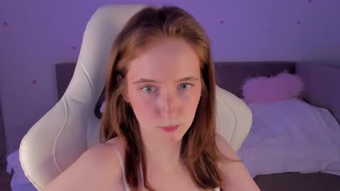 Snapshot of your_lazy_kitty chatting on 10.11.25 Karina online show from 10.11.25