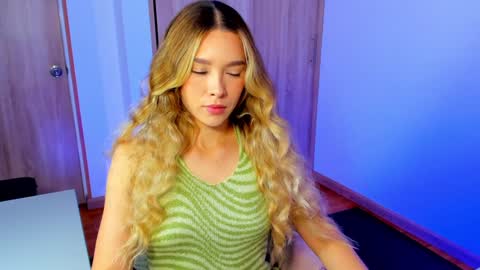 Snapshot of your_little_ chatting on 12.04.24 your_little_ online show from 12.04.24