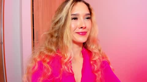 Snapshot of your_little_ chatting on 01.06.25 your_little_ online show from 01.06.25