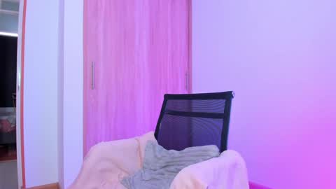 Snapshot of your_little_ chatting on 01.08.25 your_little_ online show from 01.08.25