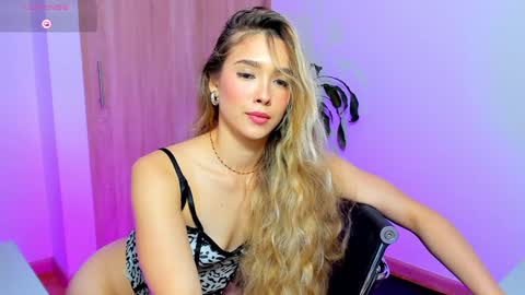 Snapshot of your_little_ chatting on 01.31.25 your_little_ online show from 01.31.25