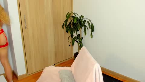 Snapshot of your_little_ chatting on 02.14.25 your_little_ online show from 02.14.25