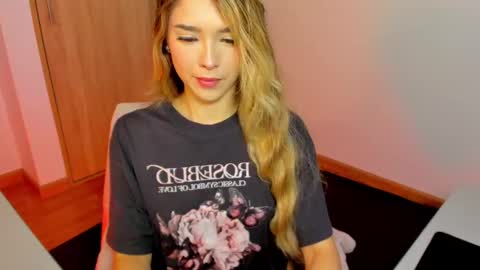 Snapshot of your_little_ chatting on 02.17.25 your_little_ online show from 02.17.25