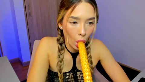 Snapshot of your_little_ chatting on 02.19.25 your_little_ online show from 02.19.25