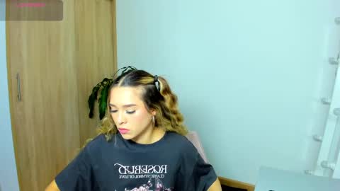 Snapshot of your_little_ chatting on 03.05.25 your_little_ online show from 03.05.25