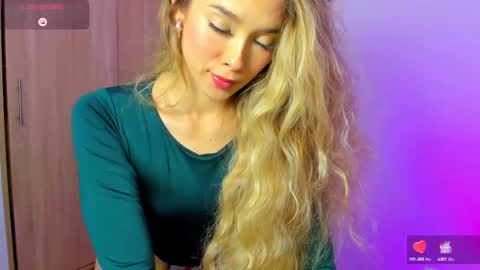 Snapshot of your_little_ chatting on 03.07.25 your_little_ online show from 03.07.25