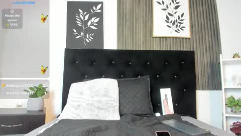 Snapshot of your_submissive_ chatting on 11.19.25 your_submissive_ online show from 11.19.25