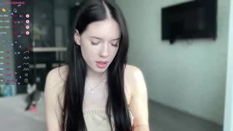 Mia  online show from 01.28.25