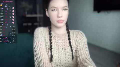 Mia  online show from 02.11.25