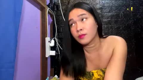 Snapshot of your_twinkletoes18 chatting on 11.23.25 your_twinkletoes18 online show from 11.23.25