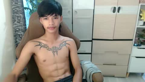 yourasian_eric online show from 04.11.26