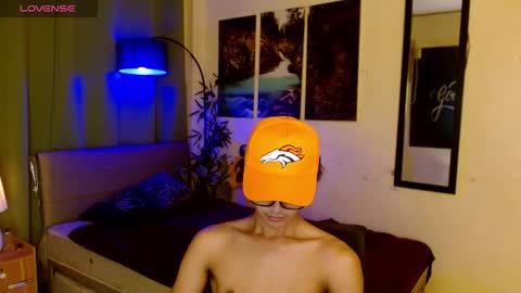 Snapshot of yourasiancarl chatting on 12.21.25 yourasiancarl online show from 12.21.25