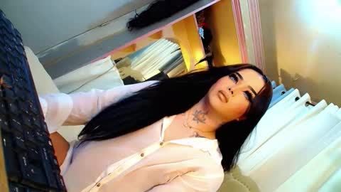 kim online show from 10.24.25