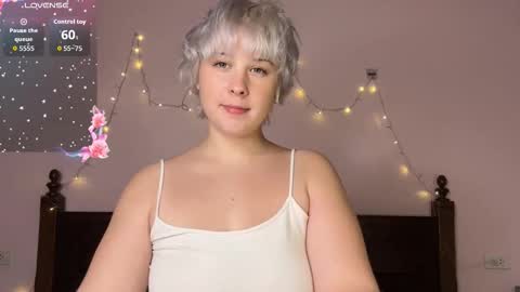 Snapshot of yourbunnymi chatting on 02.15.26 Eva online show from 02.15.26