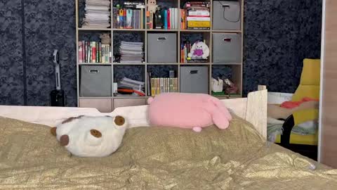 Mia online show from 04.16.26