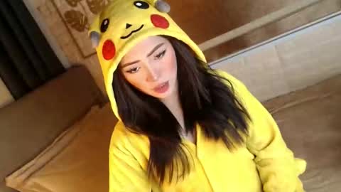 Snapshot of yourdevilsweettsx chatting on 10.27.25 JEN online show from 10.27.25