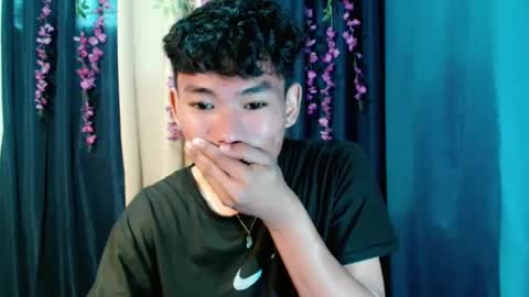 Snapshot of yourdreamboyx chatting on 12.27.24 Rence online show from 12.27.24