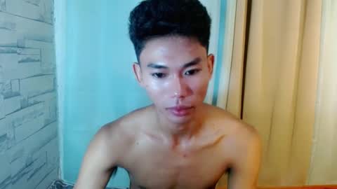 Snapshot of yourdreamboyx chatting on 02.13.25 Rence online show from 02.13.25