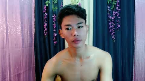 Snapshot of yourdreamboyx chatting on 02.25.25 Rence online show from 02.25.25