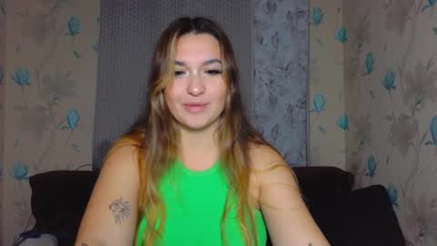 Snapshot of youremily_xx chatting on 10.04.25 Emily online show from 10.04.25