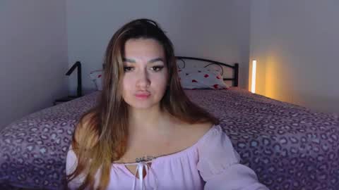 Snapshot of youremily_xx chatting on 10.12.25 Emily online show from 10.12.25