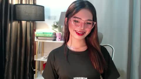 Snapshot of yourfavoratesunshine chatting on 09.17.25 Sunshine online show from 09.17.25