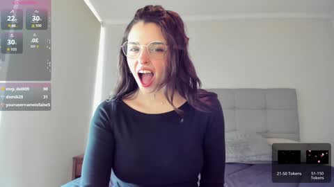 Snapshot of yourfreakygirl chatting on 09.08.25 Helena online show from 09.08.25