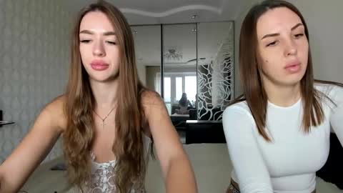 Snapshot of yourgirl_ariella chatting on 11.04.25 Ariella online show from 11.04.25