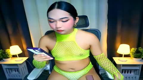 Snapshot of yourgirlzachary chatting on 11.04.25 Goddess Yoshi online show from 11.04.25