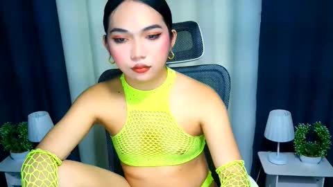 Snapshot of yourgirlzachary chatting on 11.12.25 Goddess Yoshi online show from 11.12.25