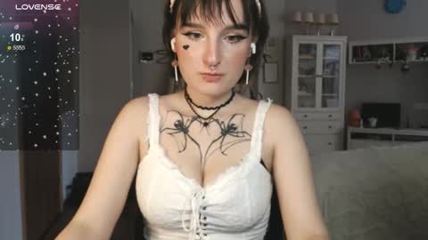 Snapshot of yourhanna_ chatting on 10.18.25 hanna online show from 10.18.25