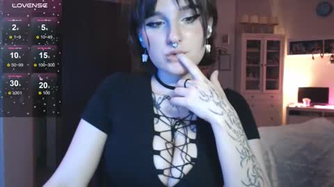 Snapshot of yourhanna_ chatting on 11.05.25 hanna online show from 11.05.25