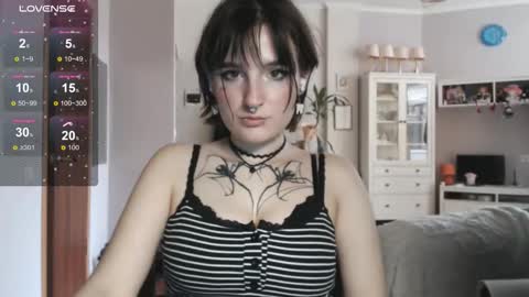 Snapshot of yourhanna_ chatting on 11.11.25 hanna online show from 11.11.25