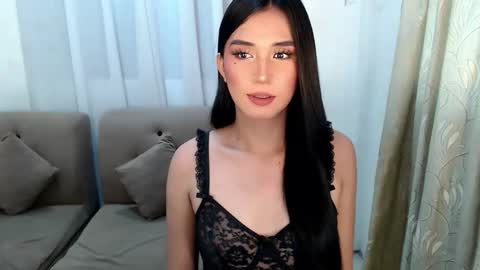 Snapshot of yourhottinglatisha chatting on 10.06.25 trisha online show from 10.06.25