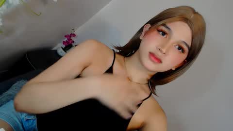 Snapshot of yourhumiliationgirl chatting on 11.26.25 yourhumiliationgirl online show from 11.26.25