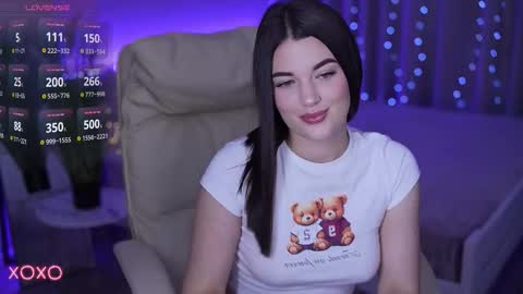 L O L A online show from 10.21.25