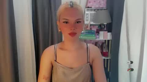 Snapshot of yourlovekylie chatting on 06.05.26 KYLIE MORE online show from 06.05.26