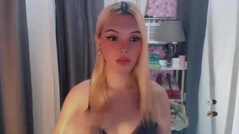 Snapshot of yourlovekylie chatting on 06.30.26 KYLIE MORE online show from 06.30.26